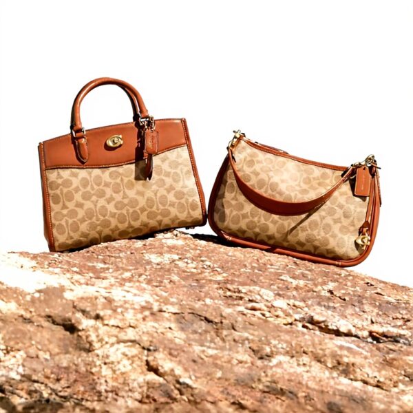 Borsa a tracolla COACH Cary Signature tela rivestita Tan